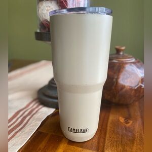 NWOT 30 oz Camelbak Stainless Steel Leak Proof Insulated Tumbler